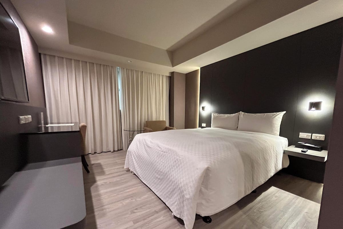 Bureau, rideaux occultants, fer et planche à repasser, Wi-Fi gratuit