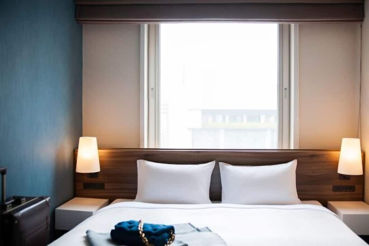 1 chambre, coffre-fort, bureau, rideaux d’obscurcissement