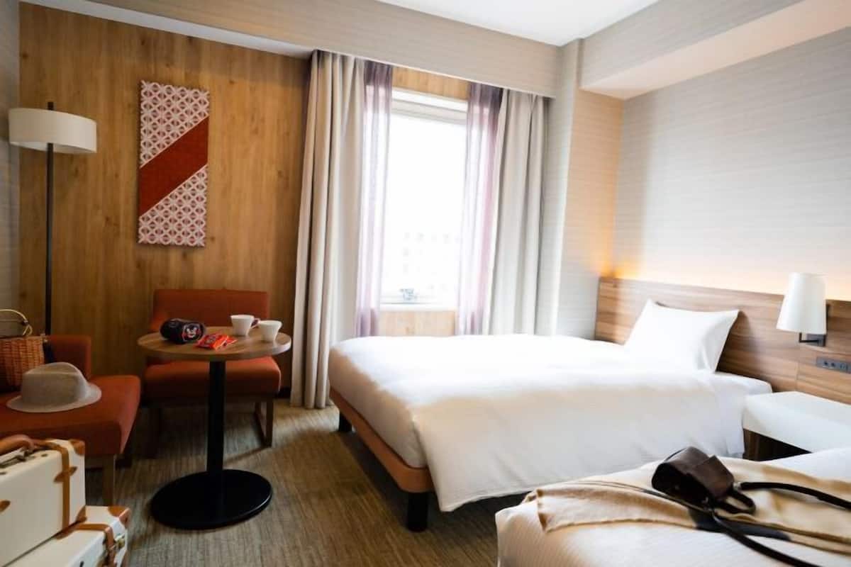 1 chambre, coffre-fort, bureau, rideaux d’obscurcissement