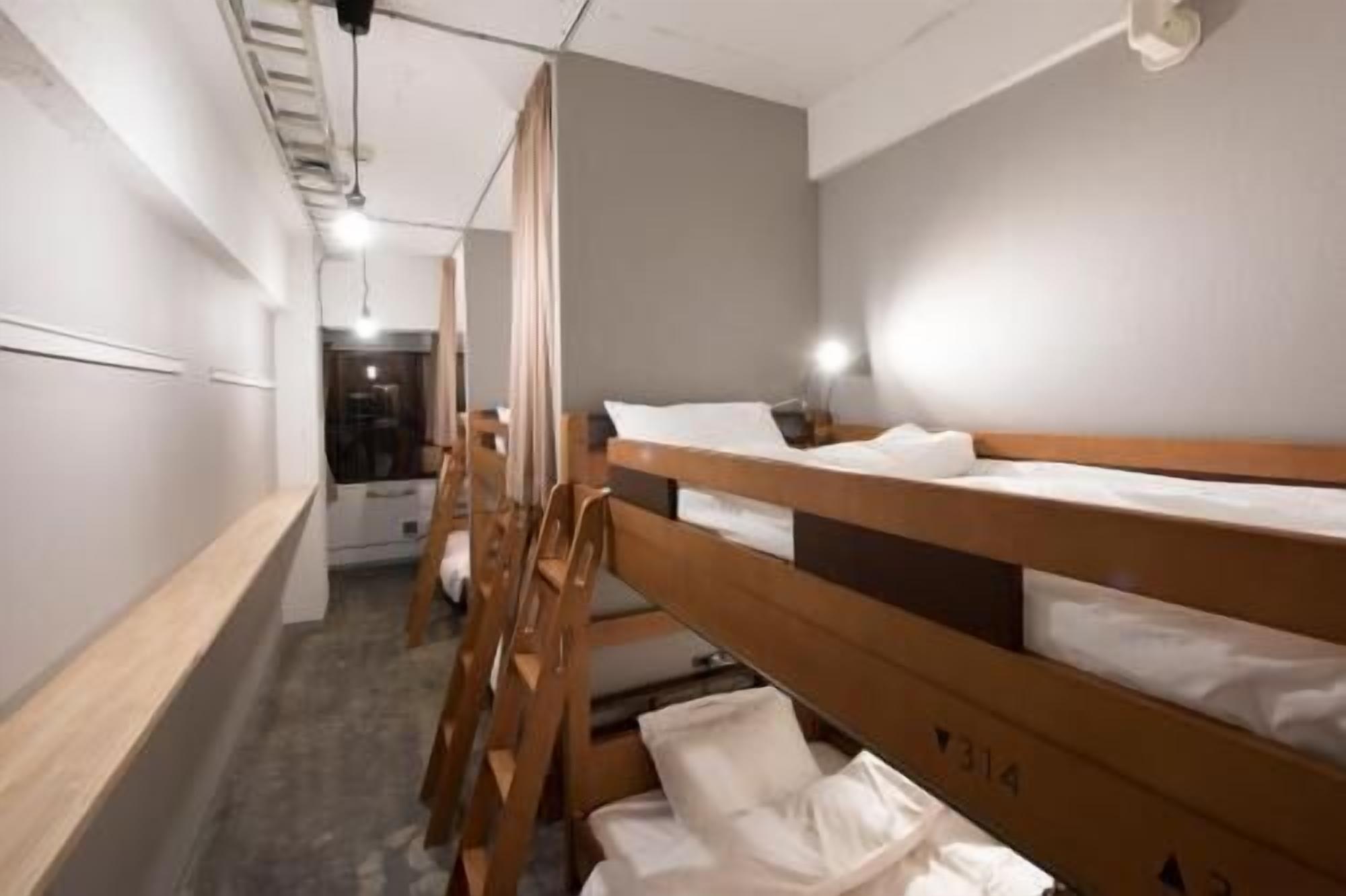 In-room safe, blackout drapes, free WiFi
