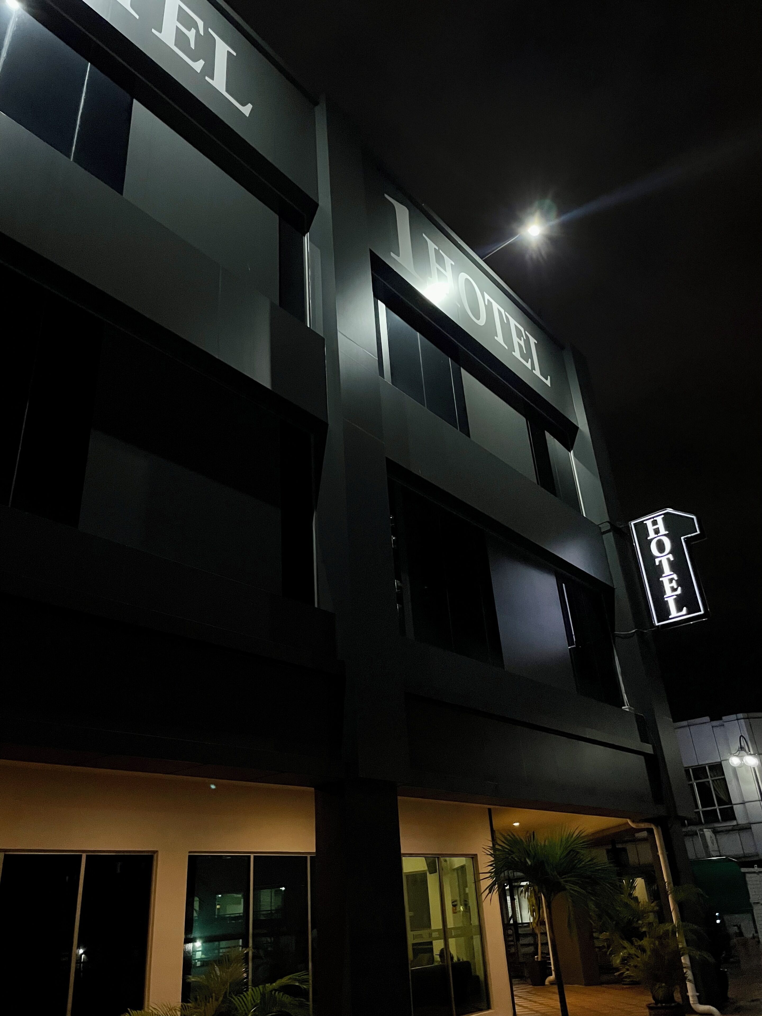 Photo - 1 Hotel Kuchai Lama