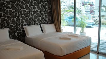 Family Room | Desk, iron/ironing board, free WiFi, bed sheets