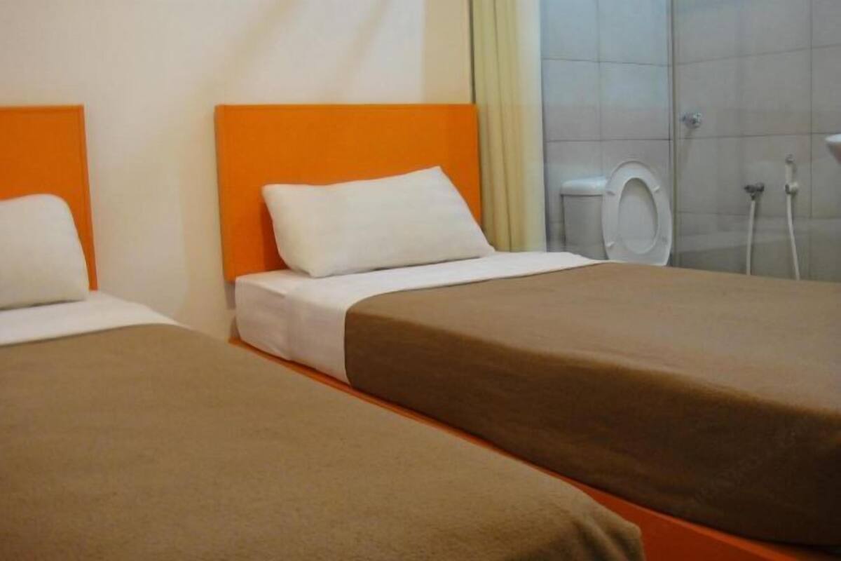 Desk, iron/ironing board, free WiFi, bed sheets