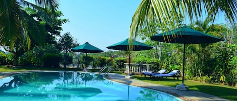 Outdoor pool, pool loungers