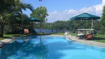 Outdoor pool, sun loungers