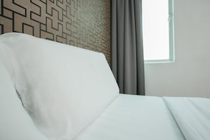 Tabla de planchar con plancha, wifi gratis, ropa de cama