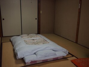 Rollaway beds, free WiFi - Ishiba Ryokan (Hirosaki)