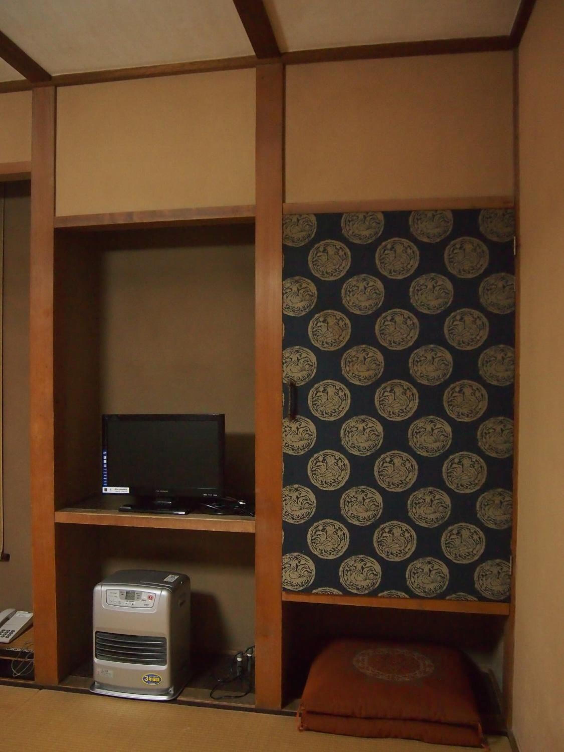 Rollaway beds, free WiFi