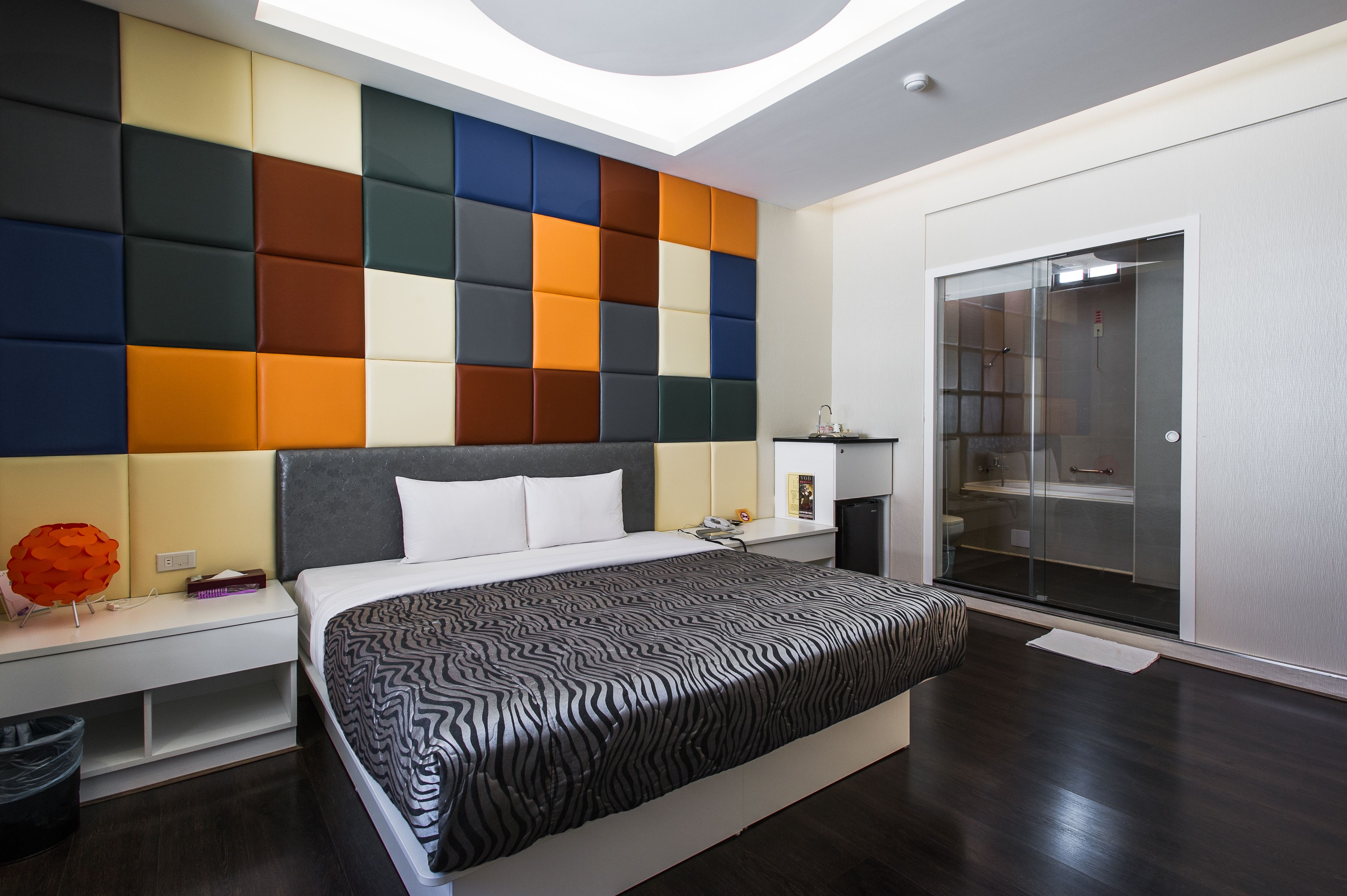 elite room, 1 queen bed, non smoking | in-room safe, blackout curtains, soundproofing, free wifi