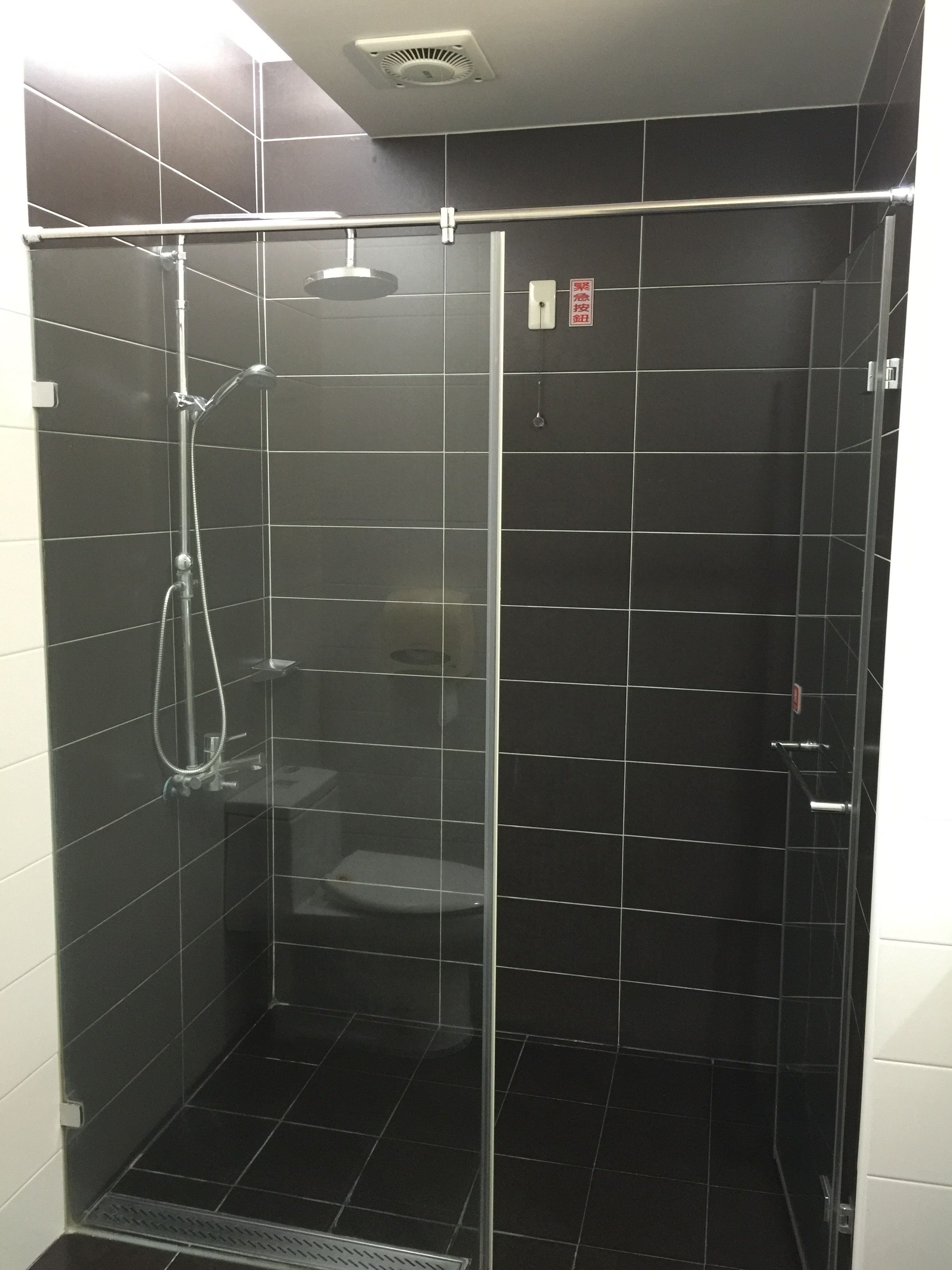 economy room, 1 double bed | bathroom shower