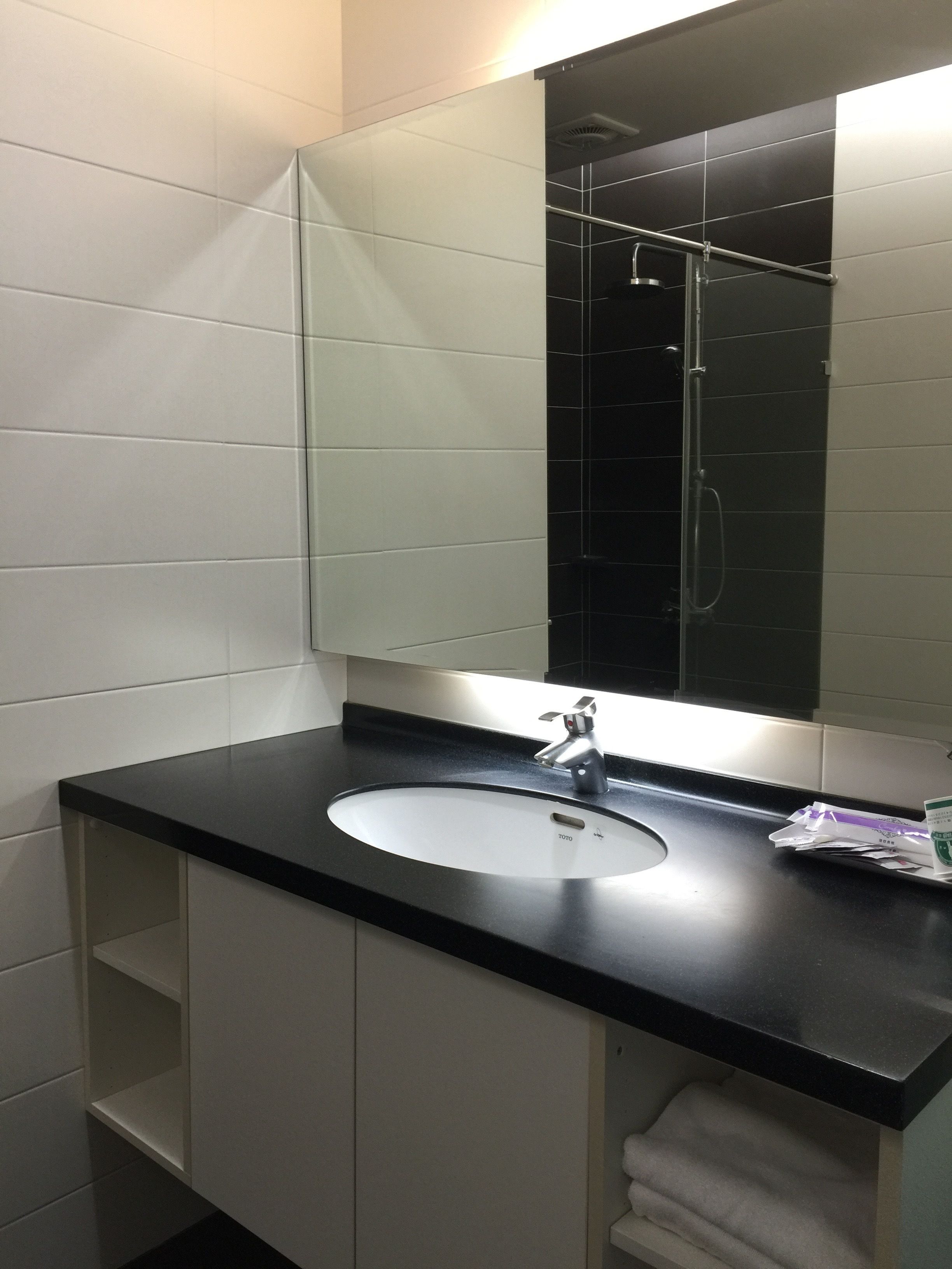 economy room, 1 double bed | bathroom | shower, free toiletries, hair dryer, slippers