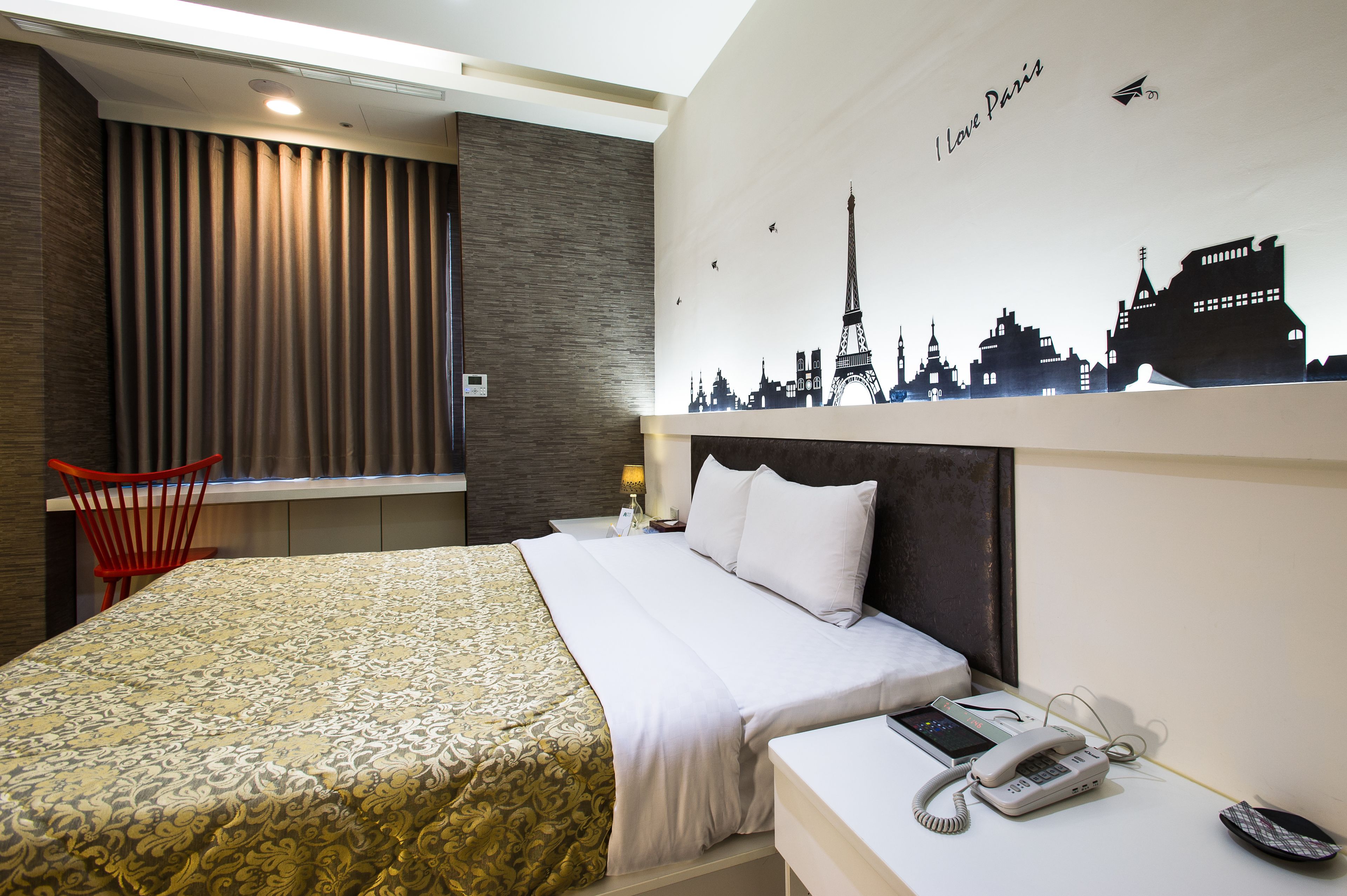 elite room, 1 queen bed, non smoking | in-room safe, blackout curtains, soundproofing, free wifi