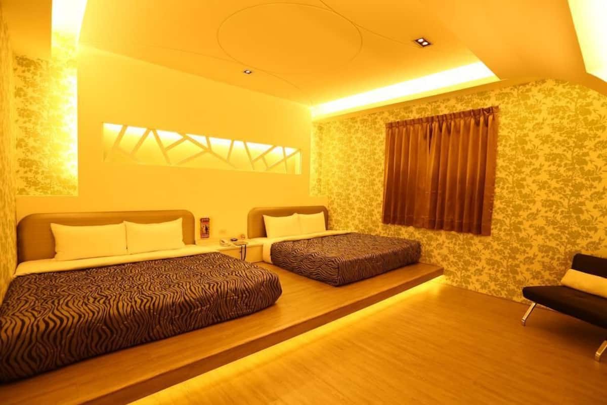 Standard Quadruple Room | Peti besi dalam bilik, langsir/tirai gelap terus, kalis bunyi