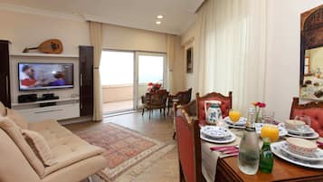 Superior Suite, Sea View | Living area