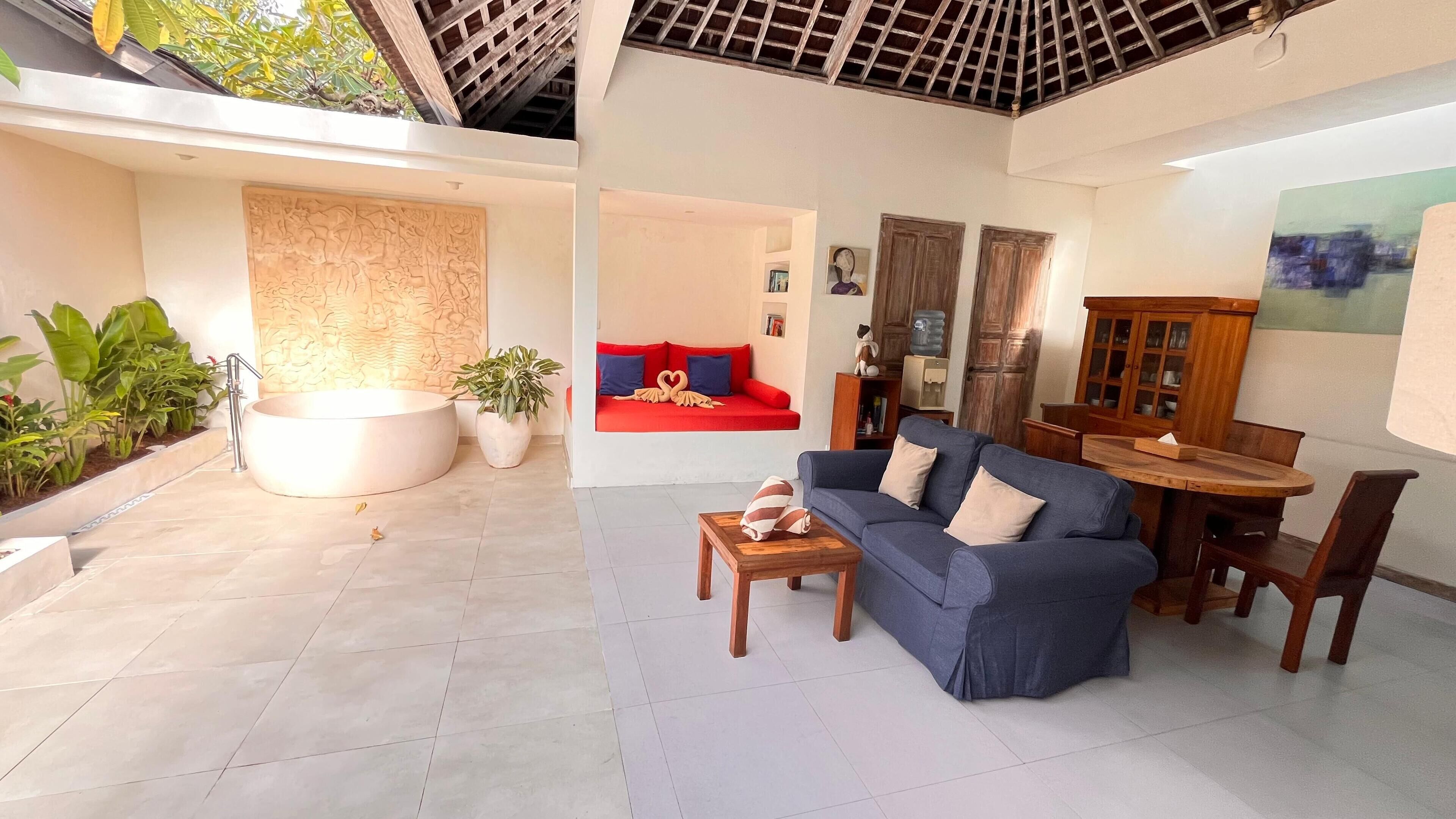 Villa, 1 slaapkamer, privézwembad | Woonruimte | Een 42-inch flatscreentelevisie met kabelzenders en een lcd-televisie