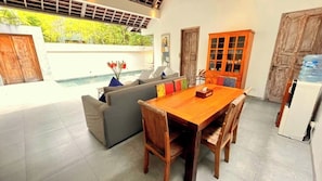Villa, 2 habitaciones, piscina privada | Comedor