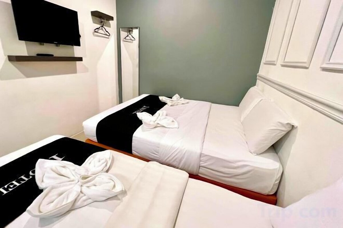 Family Deluxe Room without Window