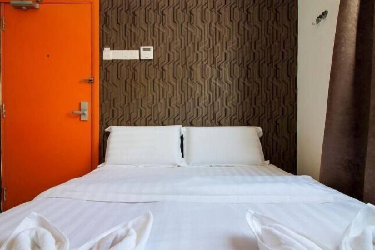 Silitysrauta/-lauta, ilmainen Wi-Fi, vuodevaatteet