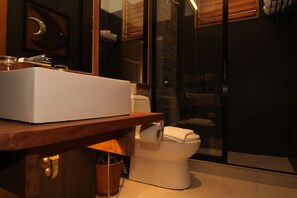 Deluxe Room | Bathroom