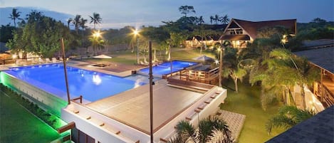 Outdoor pool, an infinity pool, pool umbrellas, pool loungers