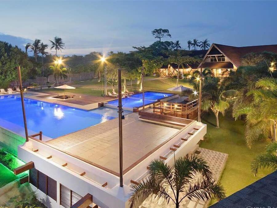 Outdoor pool, an infinity pool, pool umbrellas, pool loungers