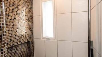 Premier Suite (Green Bamboo) | Bathroom shower