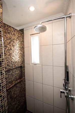 Premier Suite (Green Bamboo) | Bathroom shower - Green Monkey Resort (Boracay Island)