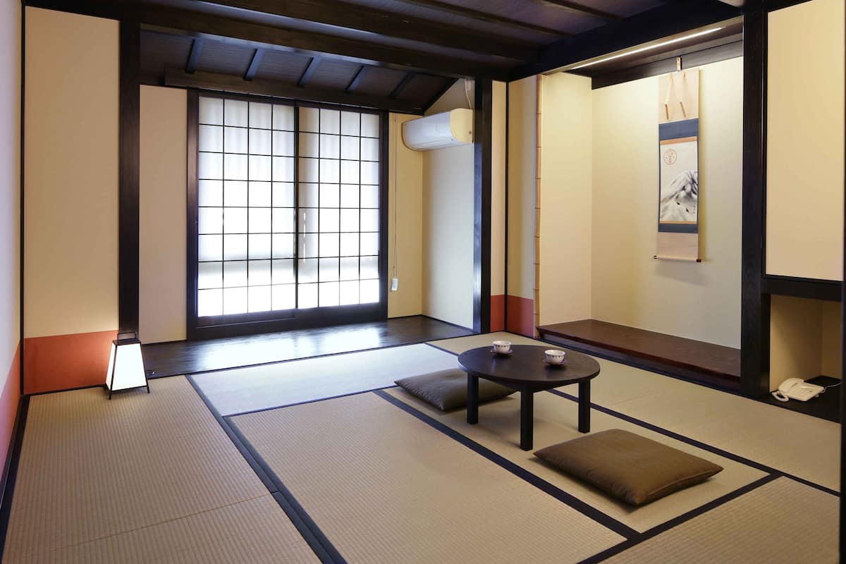 Traditionele kamer (Japanese-style 7.5 tatami-mats) | Een kluis op de kamer, een strijkplank/strijkijzer, gratis wifi