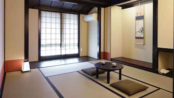 Japanese-style 7.5 tatami-mats | In-room safe, iron/ironing board, free WiFi, bed sheets