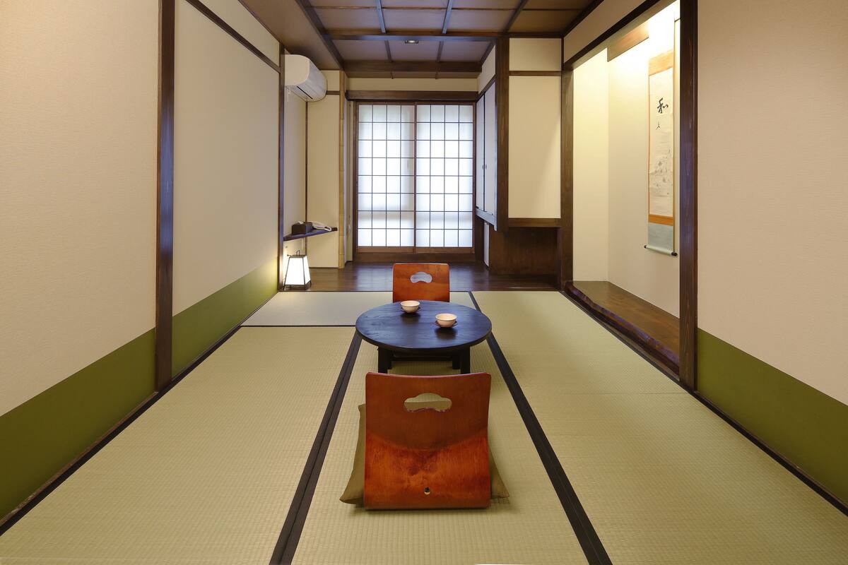 Camera Tradizionale (Japanese-style 6 tatami-mats) | Una cassaforte in camera, ferro/asse da stiro, Wi-Fi gratuito, lenzuola