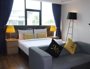 Desk, free WiFi, bed sheets - Fullrich Residence (Bangkok)