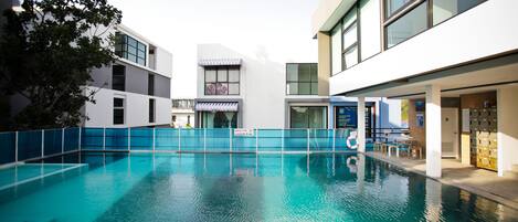 حمّام سباحة خارجي