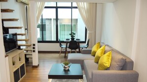 Luxury Loft, 1 Queen Bed with Sofa bed, Mezzanine - Fullrich Residence (Bangkok)