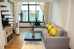 Luxury Loft, 1 Queen Bed with Sofa bed, Mezzanine