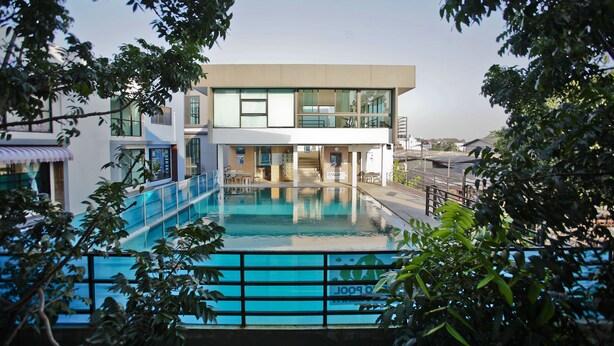 Outdoor pool - Fullrich Residence (Bangkok)