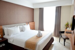 Superior-huone, tupakointi kielletty, kaupunkinäköala | Ylelliset vuodevaatteet, tallelokero huoneessa, työpöytä, pimennysverhot