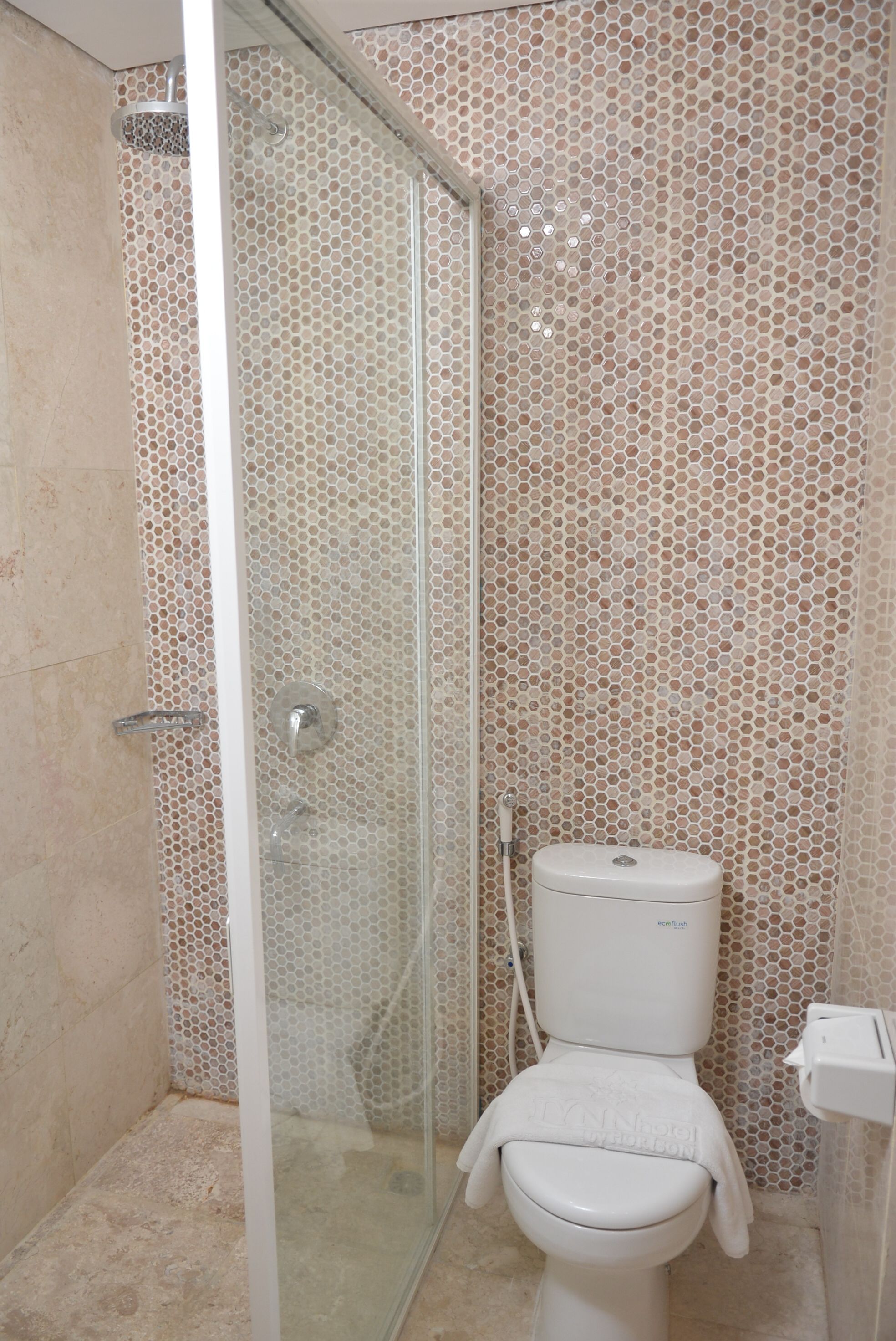 superior room, non smoking, city view | bathroom | shower, free toiletries, slippers, bidet