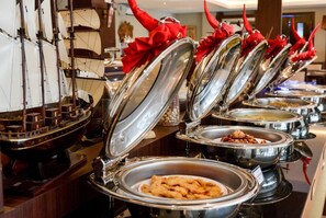 Breakfast, lunch, dinner served; international cuisine - LYNN Hotel by Horison (Yogyakarta)