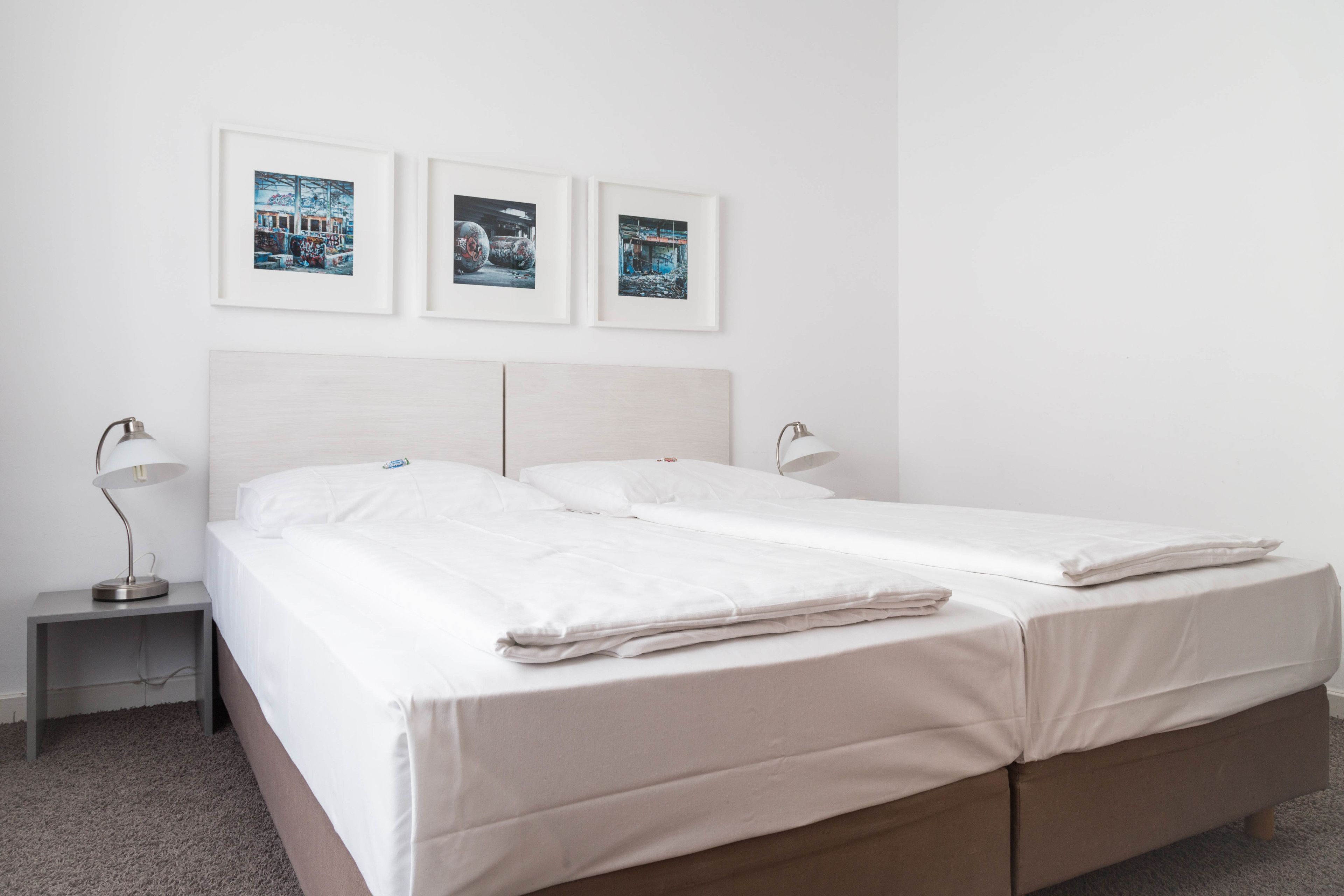 double room | minibar, in-room safe, desk, iron/ironing board