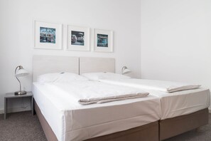 Double Room | Minibar, in-room safe, desk, iron/ironing board - guestified. AYUNA Hotel (Düsseldorf)