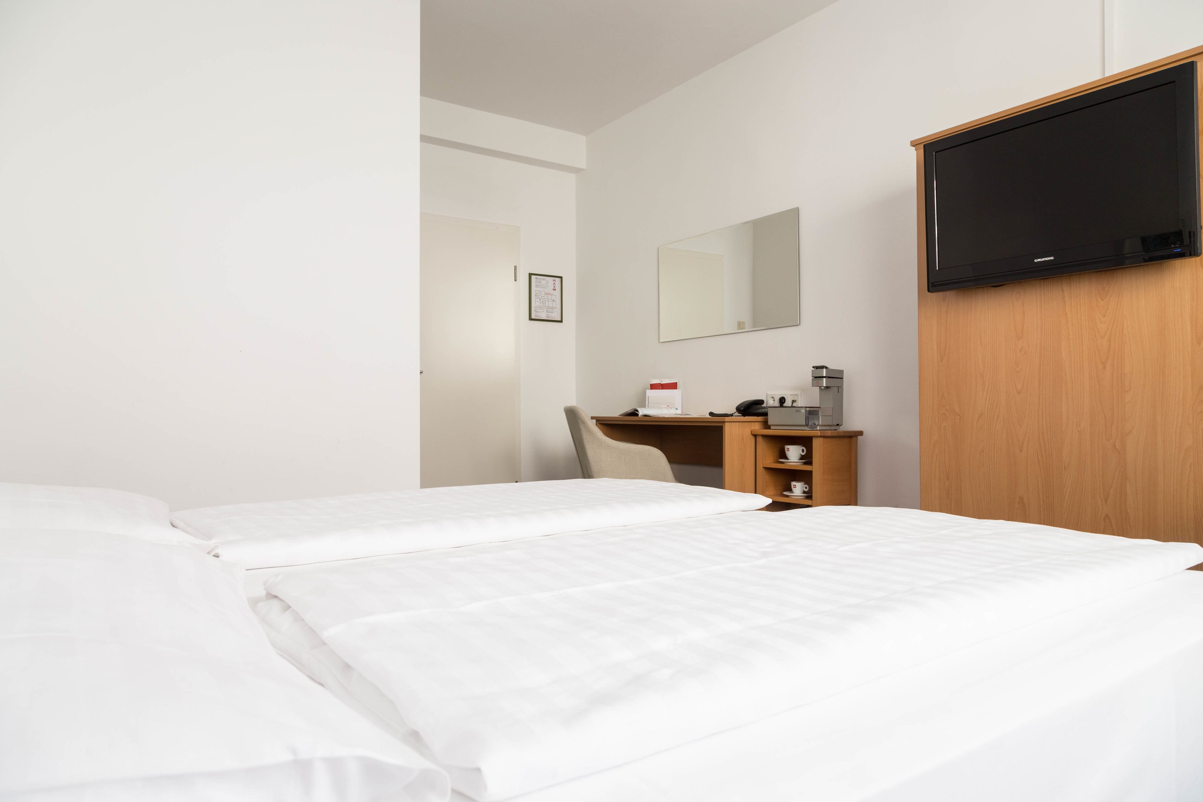 double room | minibar, in-room safe, desk, iron/ironing board