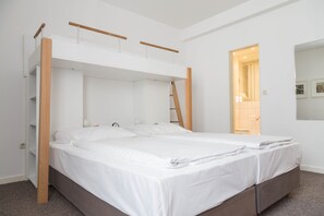 Triple Room | Minibar, in-room safe, desk, iron/ironing board - guestified. AYUNA Hotel (Düsseldorf)
