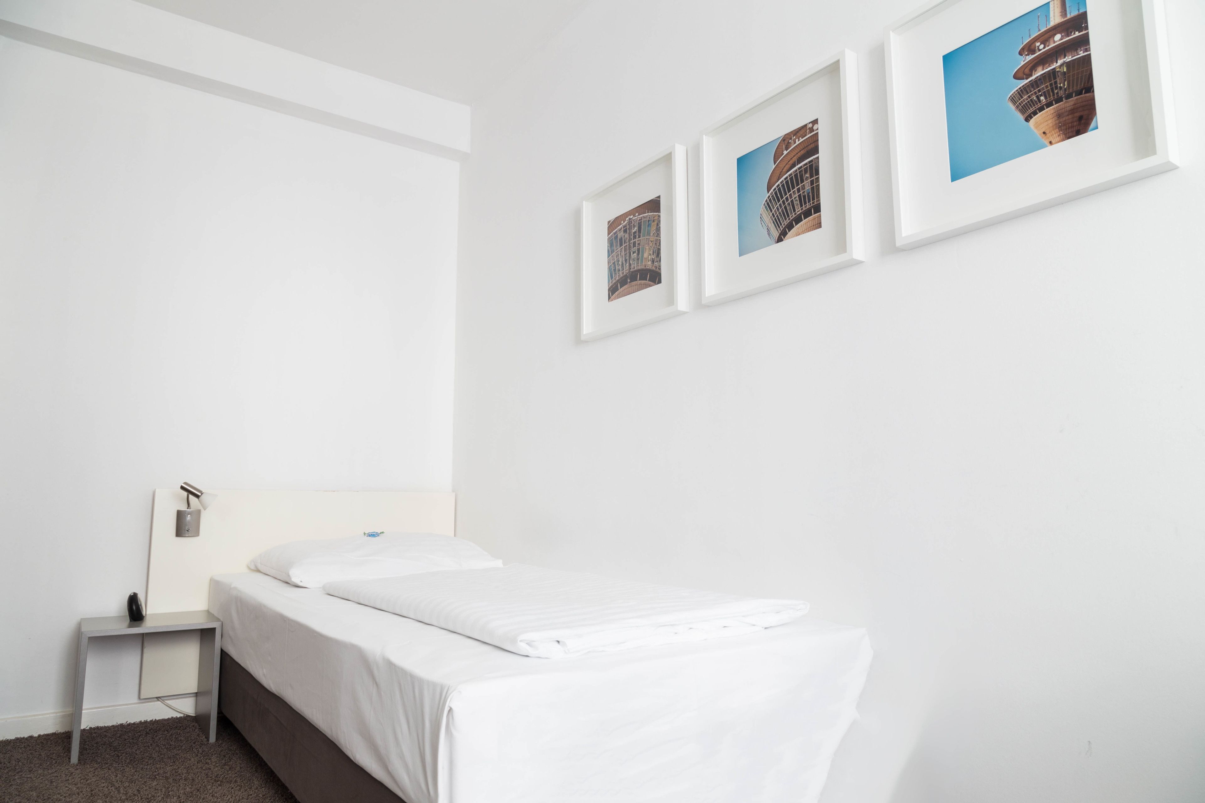 single room | minibar, in-room safe, desk, iron/ironing board