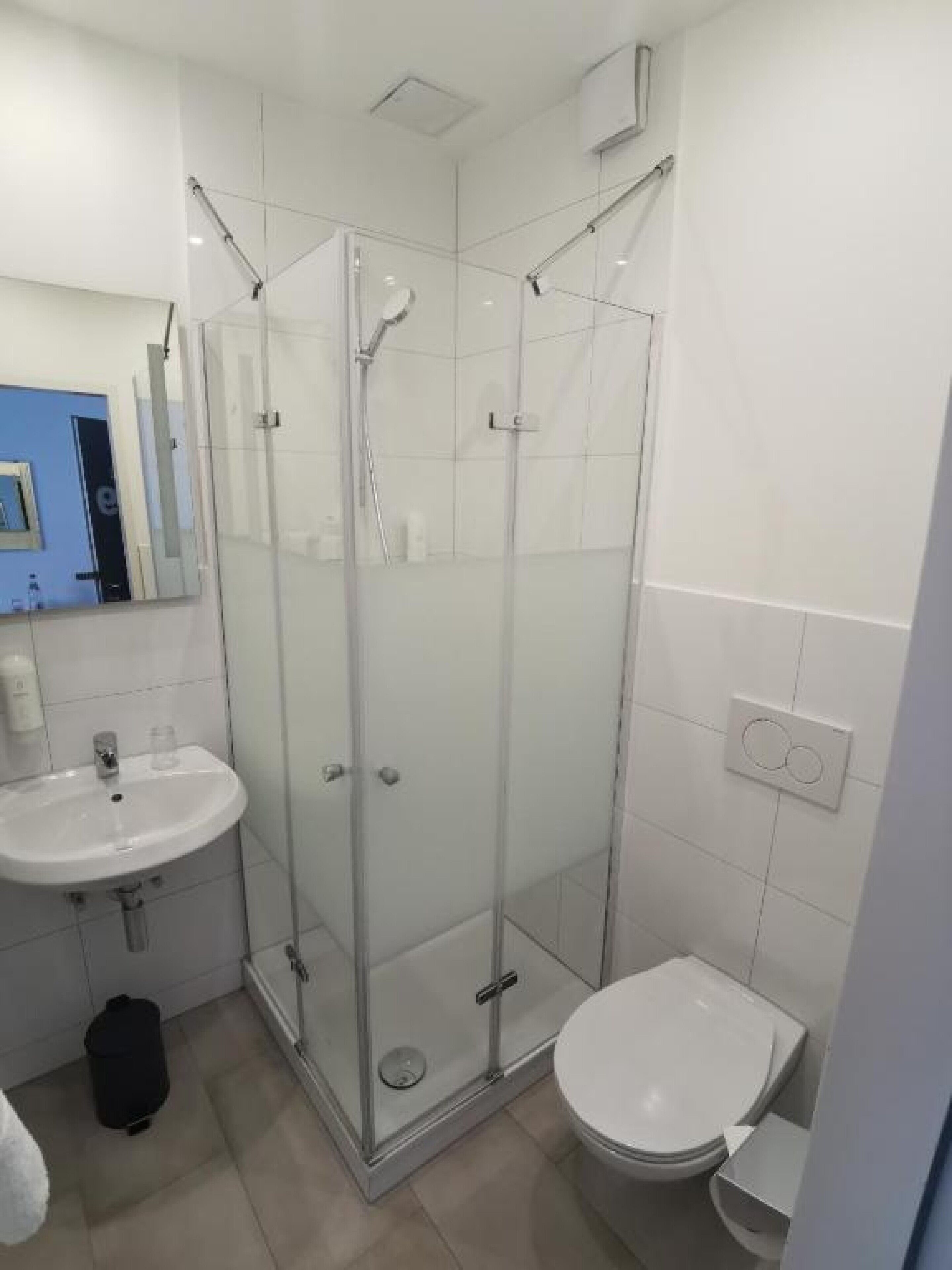 double room | bathroom | shower, towels