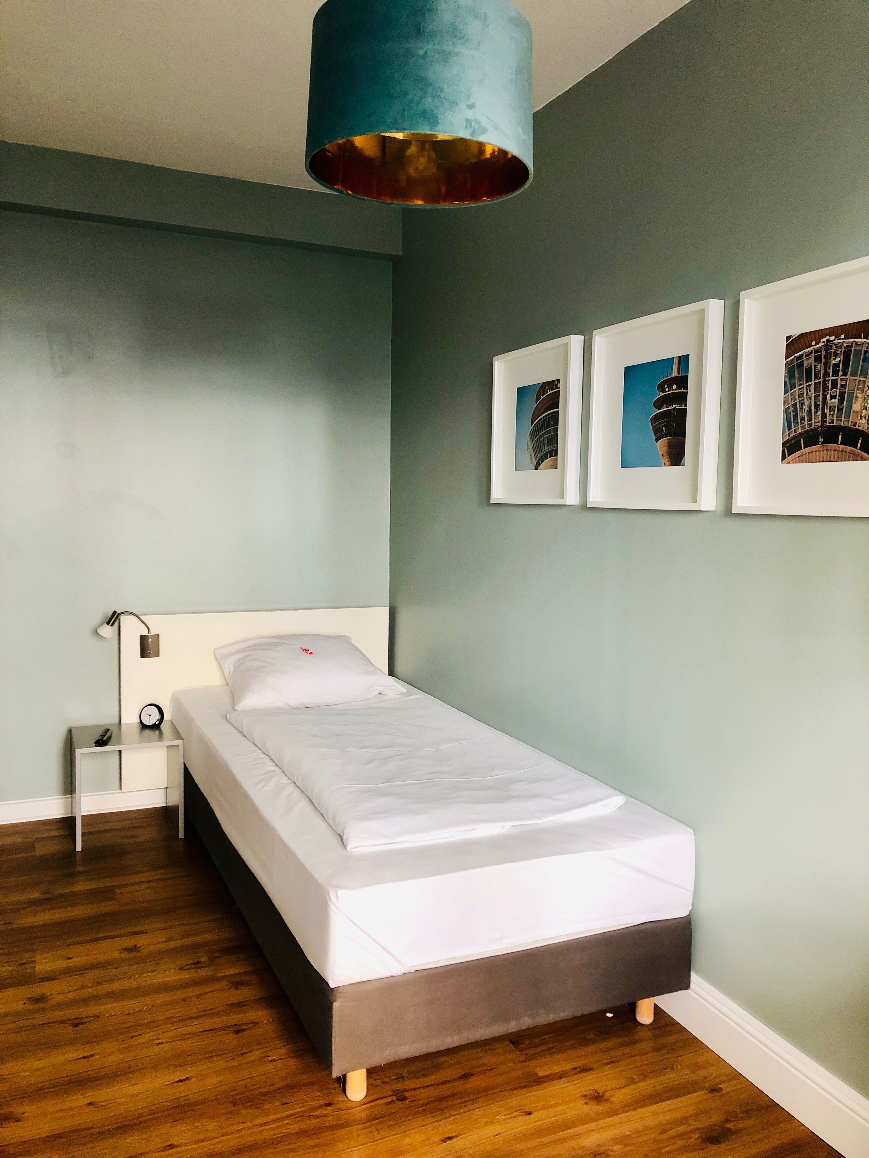 single room | minibar, in-room safe, desk, iron/ironing board