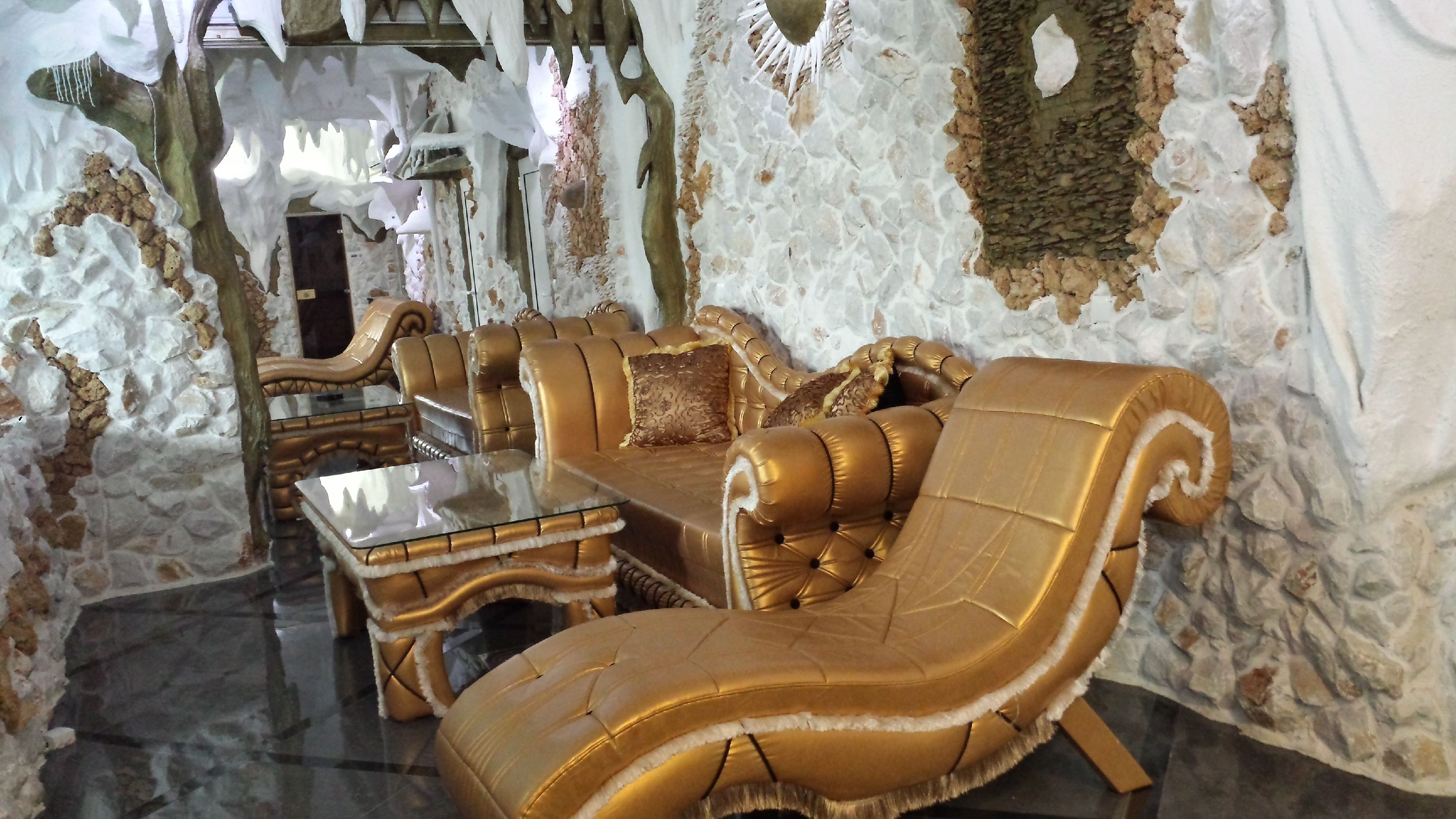 32-inch flat-screen tv with cable channels, tv