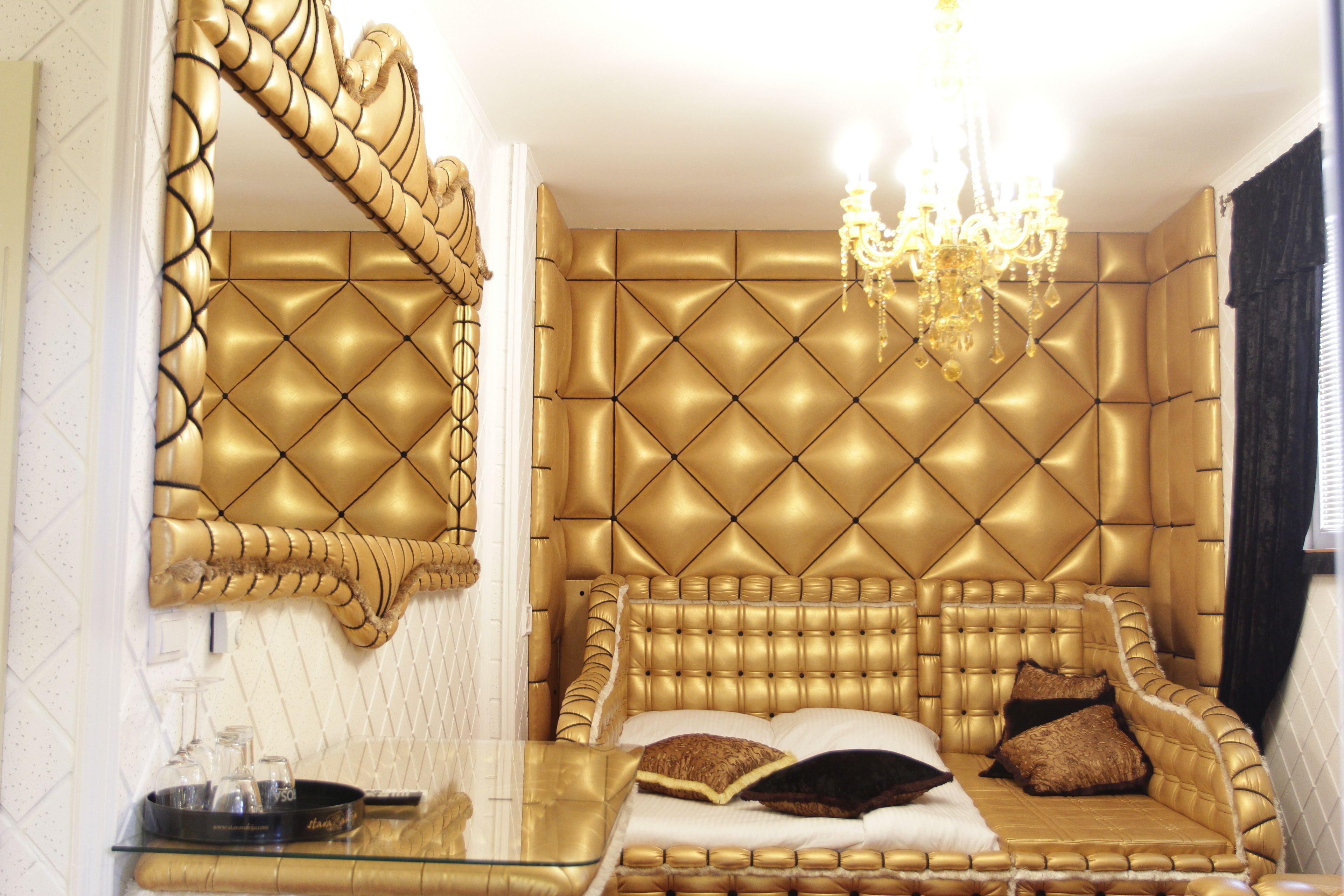 executive suite | living room | 32-inch flat-screen tv with cable channels, tv