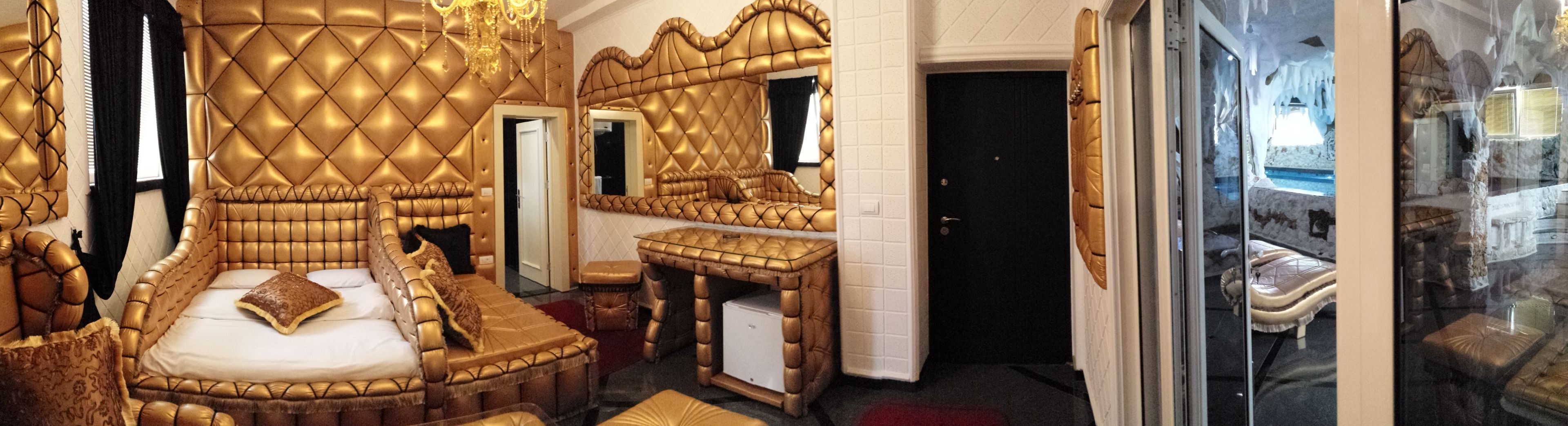 royal suite, 2 bedrooms, courtyard view (private pool, 2 saunas, jetted tub) | 1 bedroom, minibar, in-room safe, desk