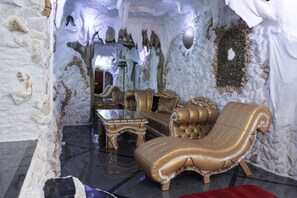 Executive Suite | Living room