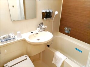 Combined shower/tub, deep soaking tub, free toiletries, hair dryer - APA Hotel Tokushima-Ekimae (Tokushima)